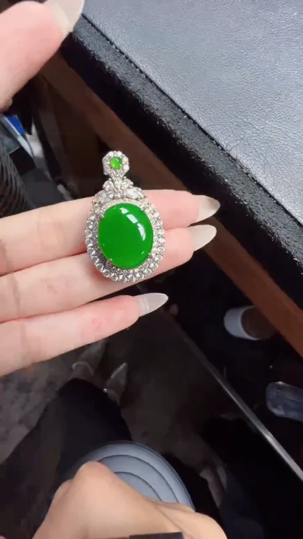 未镶嵌定制翡翠翡翠A货有轻微色差属于正常现象，蛋面多样性发货1