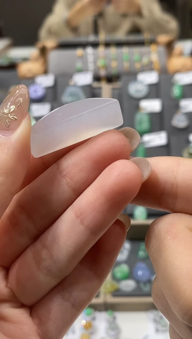 颈饰未镶嵌翡翠手牌