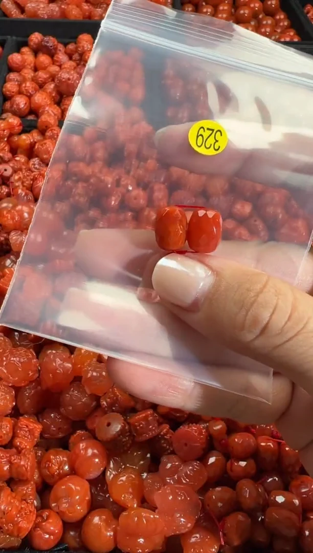 颈饰未镶嵌南红玛瑙1