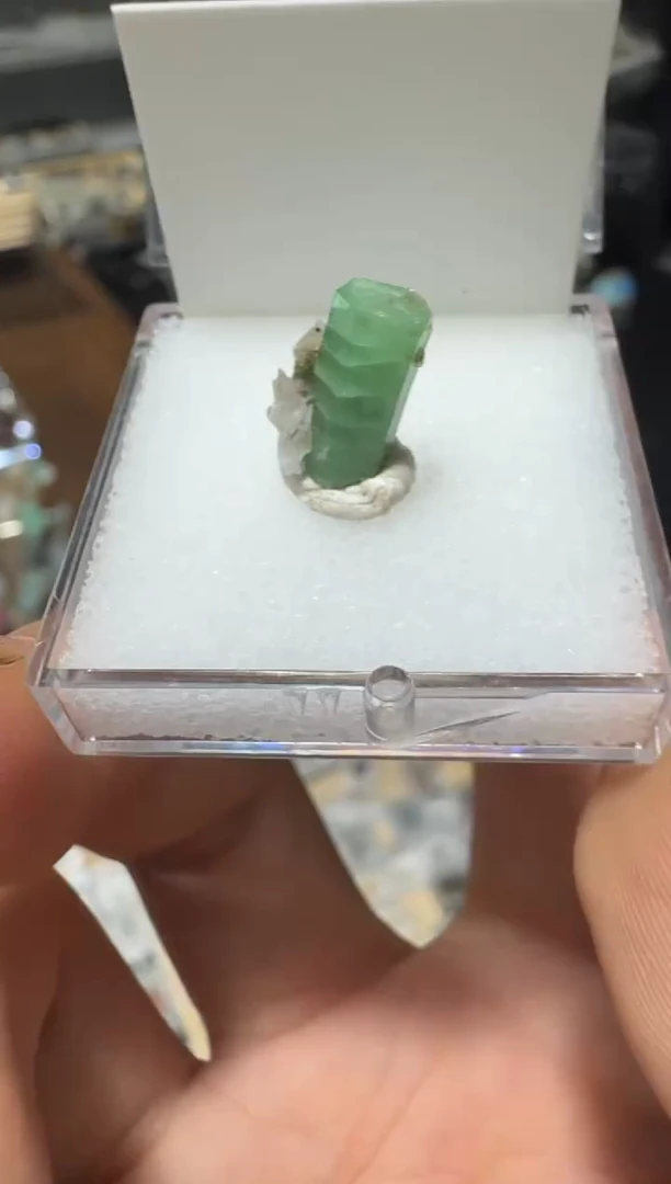 月下珠宝严选矿物