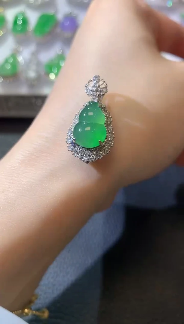 【闪购商品】翡翠吊坠(不含链)18K金镶嵌A54