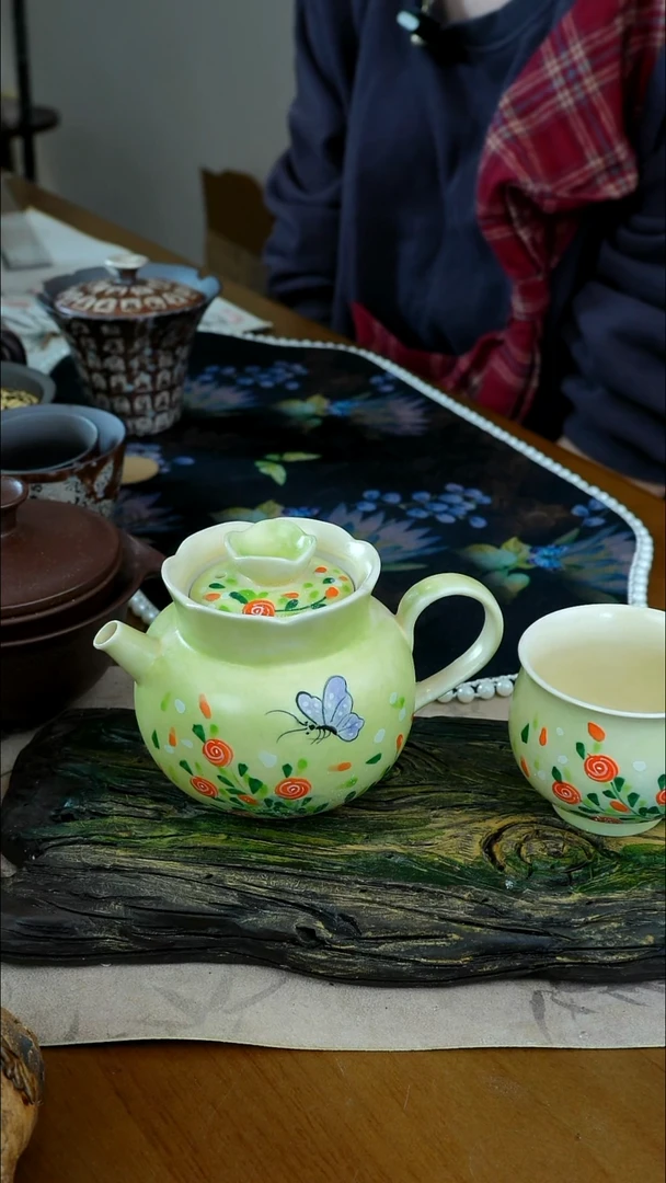 陶茶瓷物语蝴蝶小宝瓶加杯子