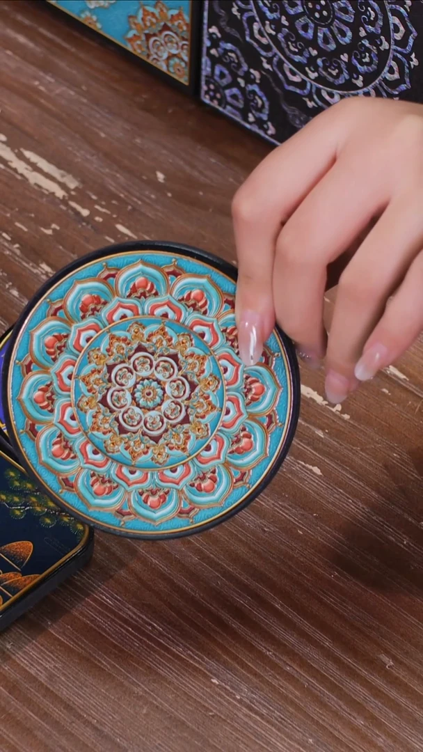 壹藏贰宝盛光图案杯垫一片