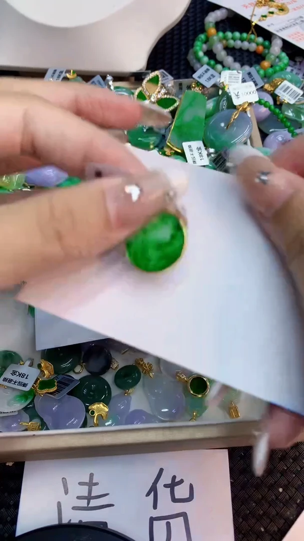 翡翠未镶嵌吊坠(不含链)1