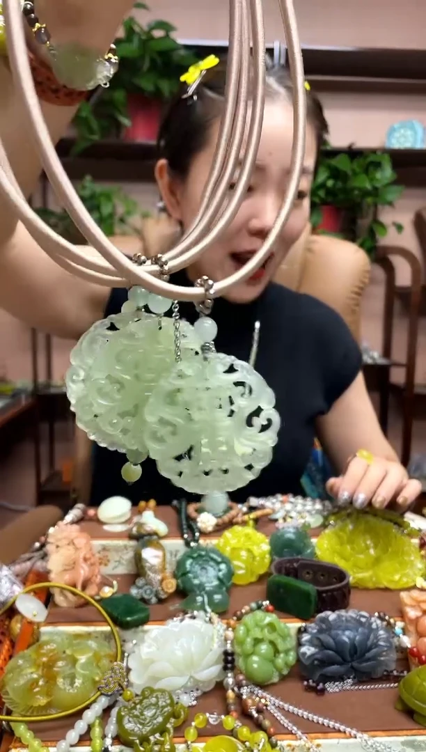 未镶嵌岫玉吊坠多样性发货发其中之一