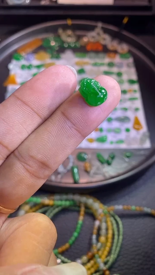 翡翠挂件未镶嵌貔貅