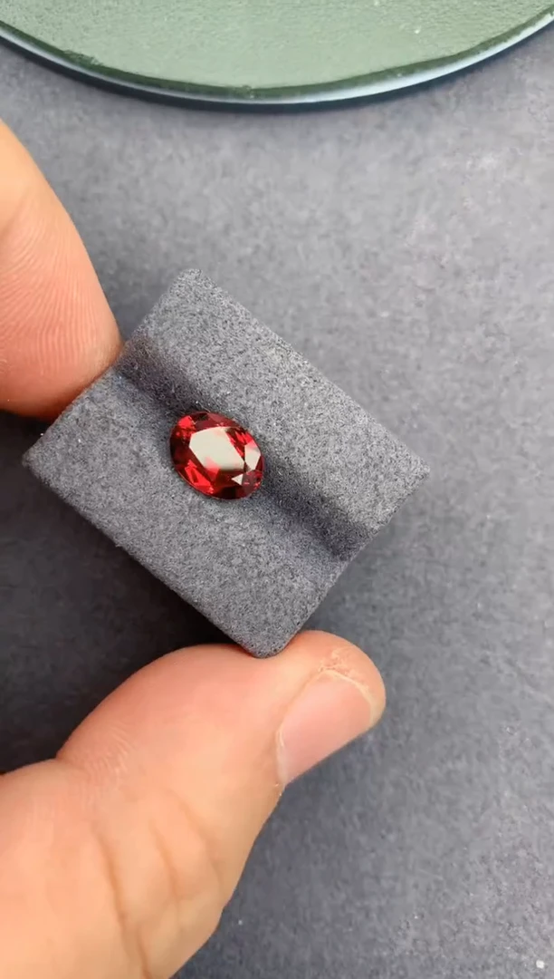 未镶嵌裸石石榴石2ct 镁铝榴石 红色