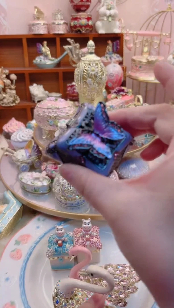 annasu紫色镂空蝴蝶盒