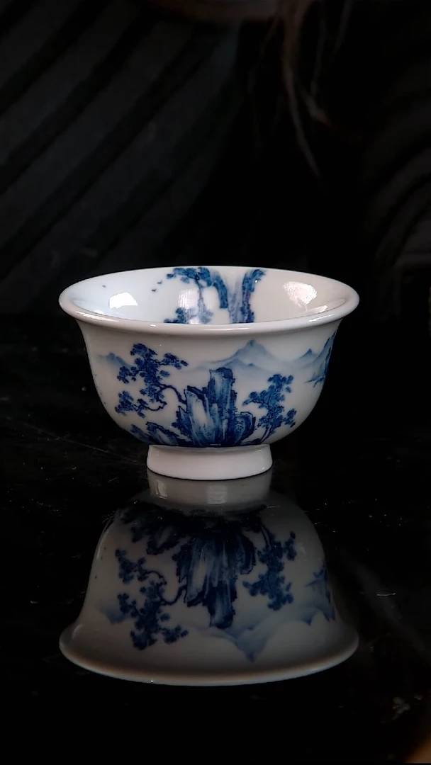 高金堂作青花山水压手杯