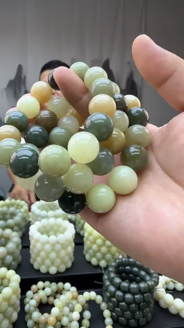 和田玉未镶嵌颈饰多样性发货拍一发一卡16多宝