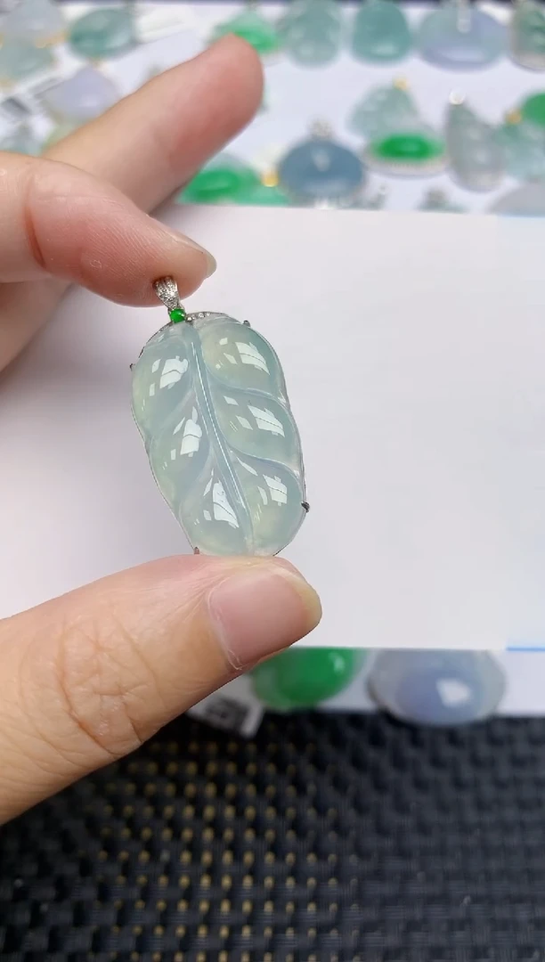 翡翠18K金镶嵌颈饰天然翡翠A货