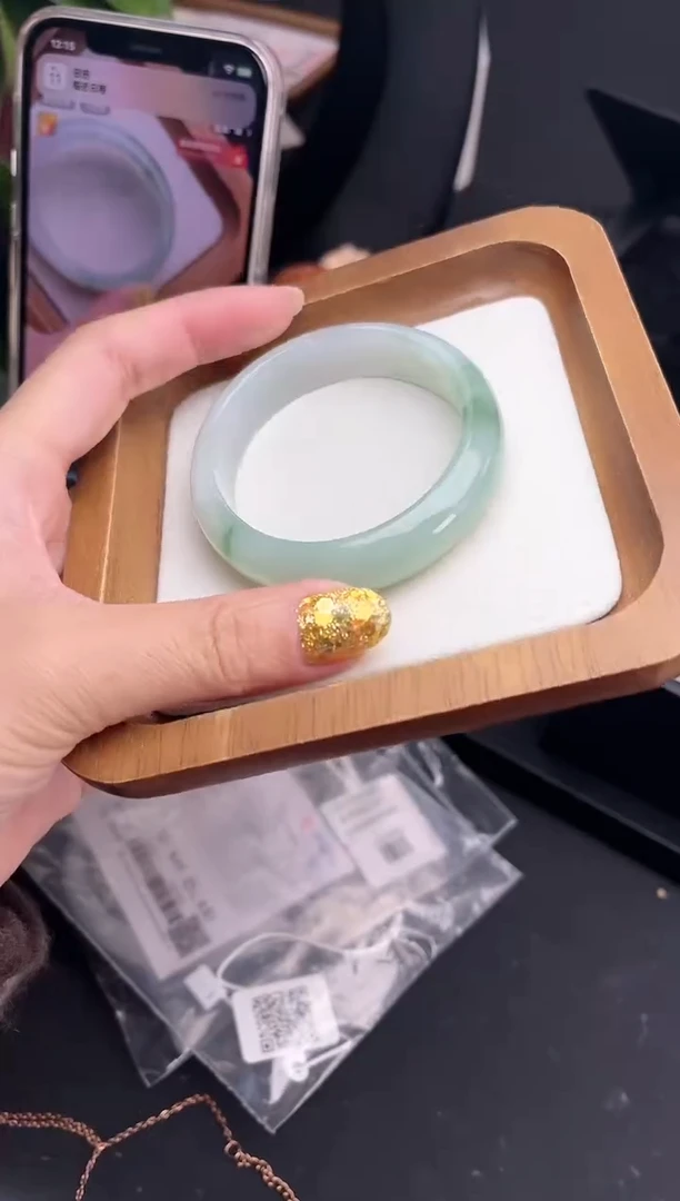 【闪购商品】翡翠手镯未镶嵌手镯
