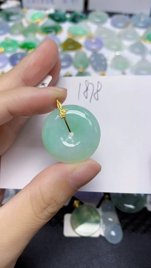 翡翠18K金镶嵌颈饰天然缅甸翡翠A货