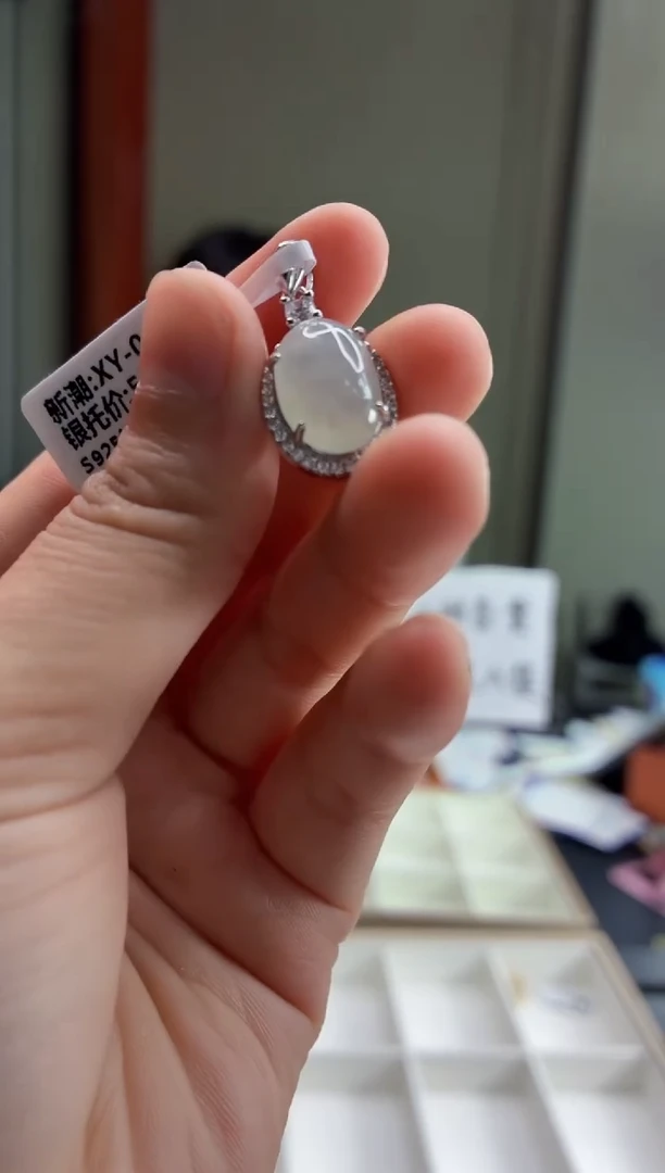 颈饰银S925镶嵌翡翠11111