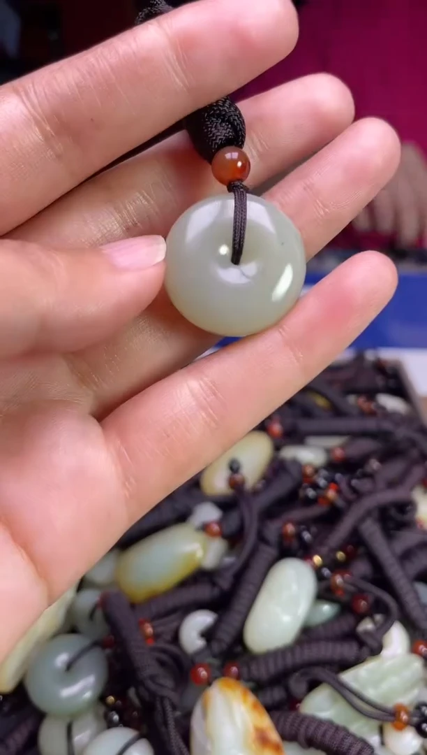 未镶嵌和田玉挂件1