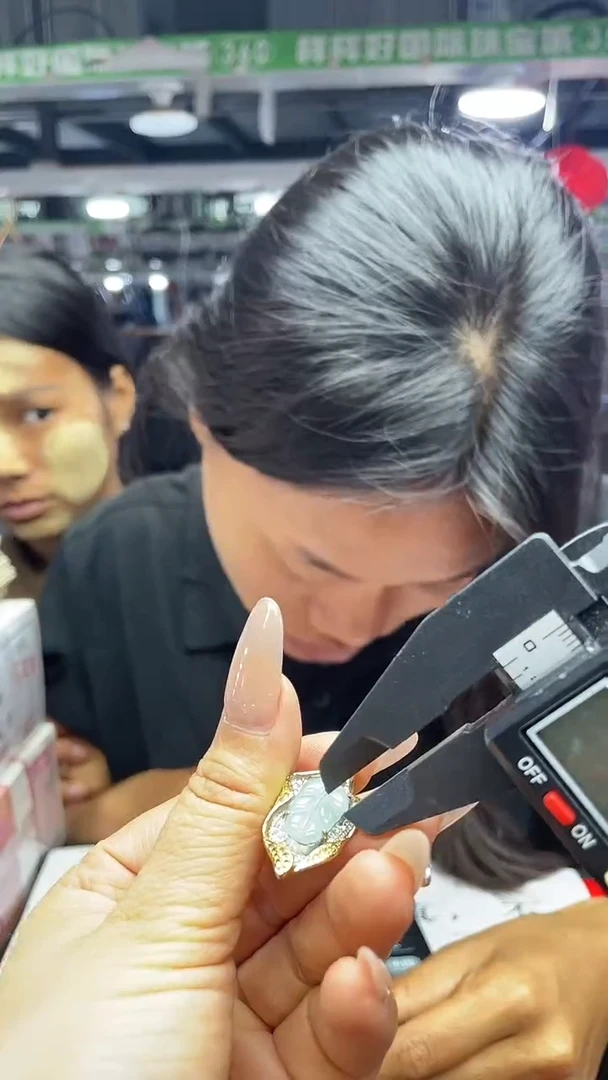 翡翠未镶嵌吊坠(不含链)翡翠吊坠