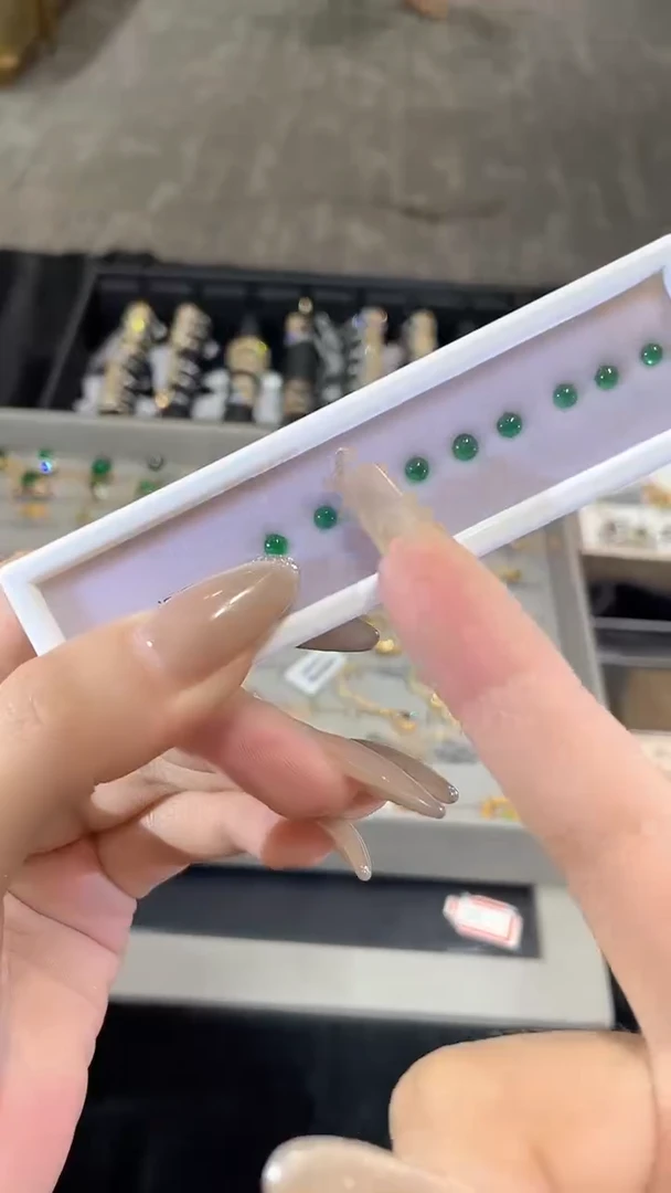 裸石未镶嵌祖母绿1.54ct  一盒发货