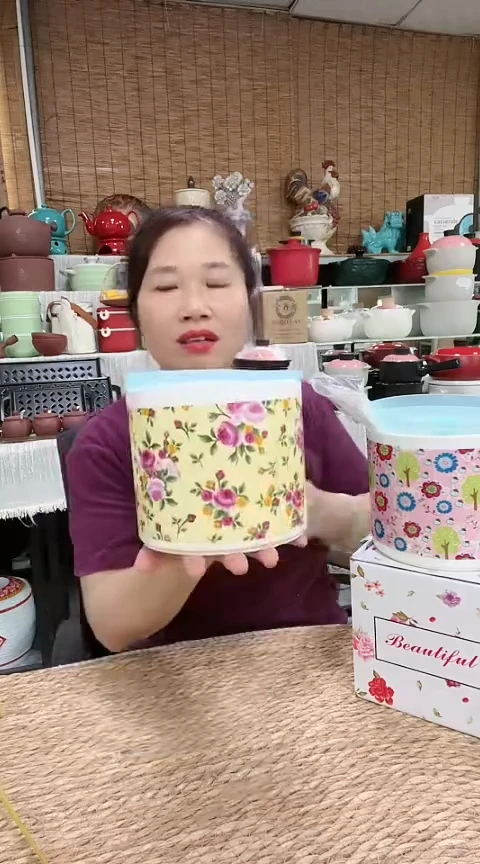 瑕疵黄花大圆罐子一个