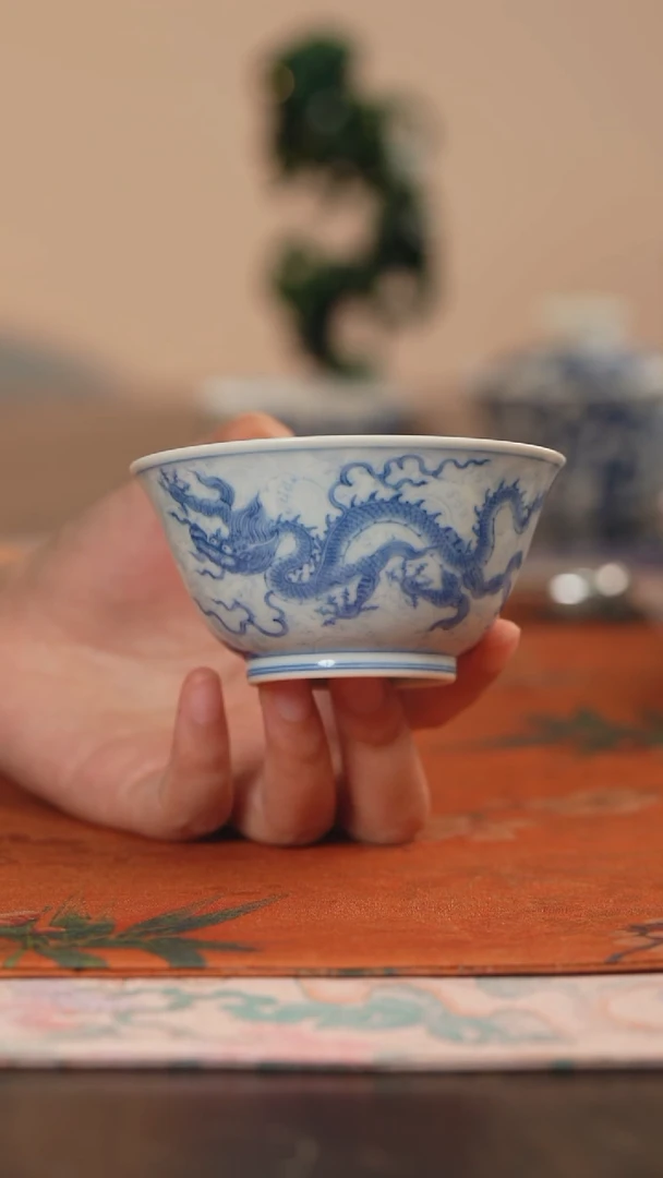 源明清忆淡海水龙纹杯