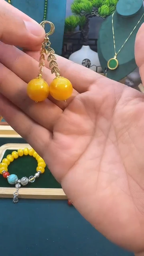 14K金镶嵌蜜蜡耳饰E19