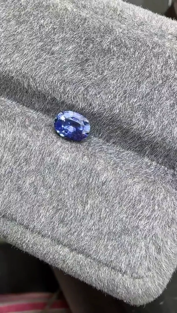 未镶嵌定制定制蓝宝石天然无烧变色1.13克拉国际证书