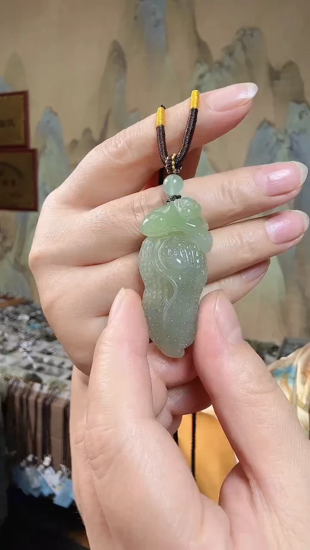 颈饰未镶嵌和田玉.