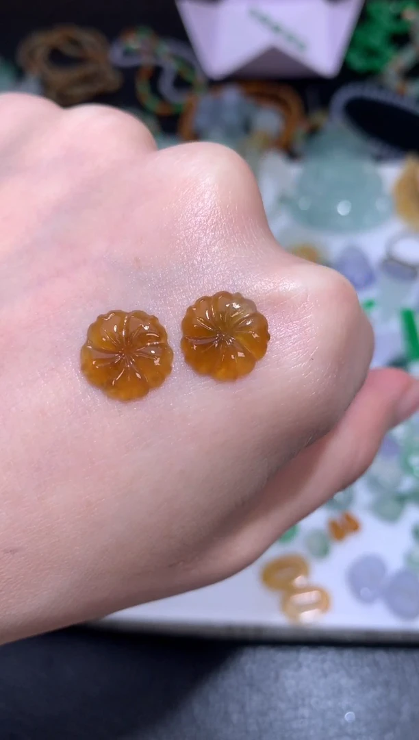 未镶嵌定制翡翠一对花花