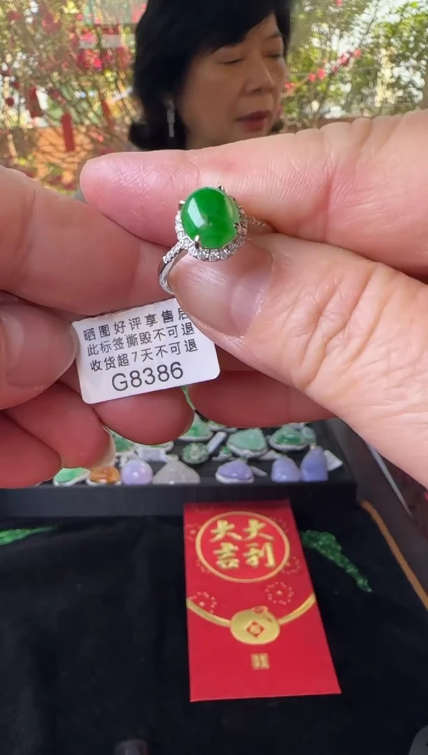 【闪购商品】翡翠戒指18K金镶嵌G8386冰绿蛋面戒指