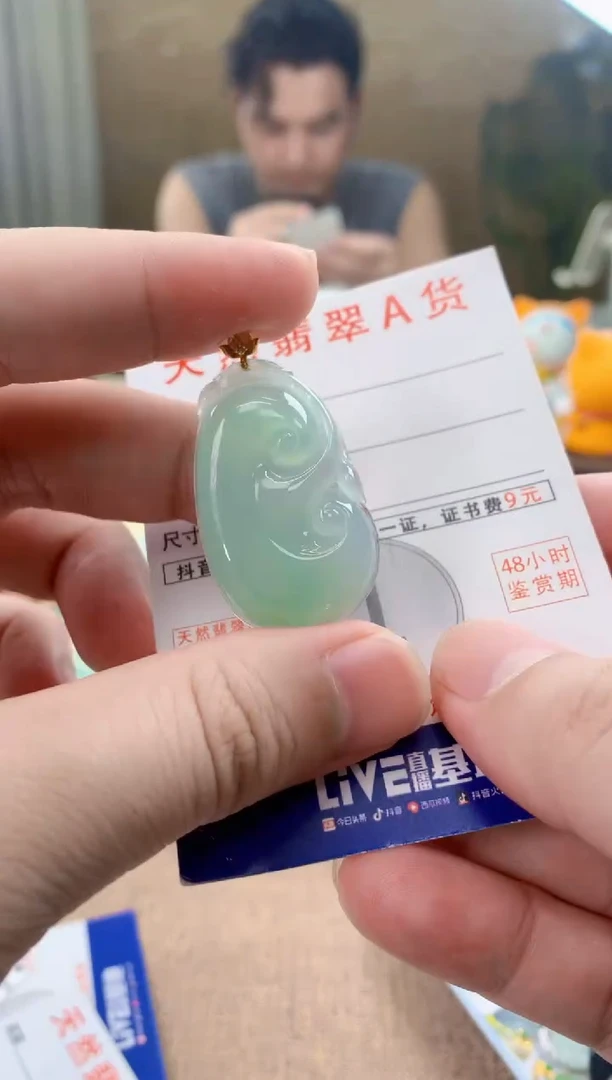 翡翠18K金镶嵌颈饰天然A货翡翠挂件