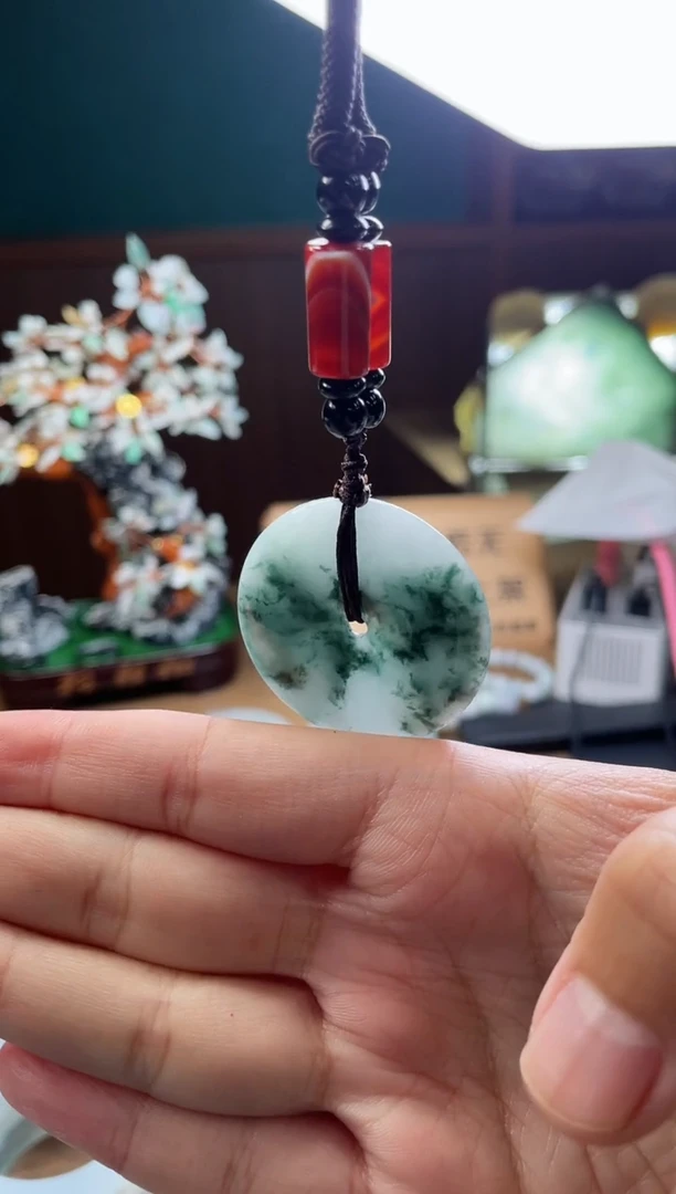 【闪购商品】翡翠颈饰未镶嵌飘花平安扣