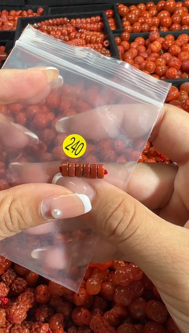 颈饰未镶嵌南红玛瑙1