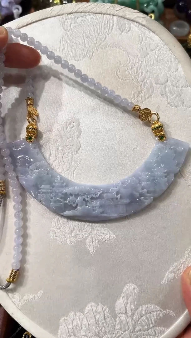翡翠未镶嵌颈饰国风
