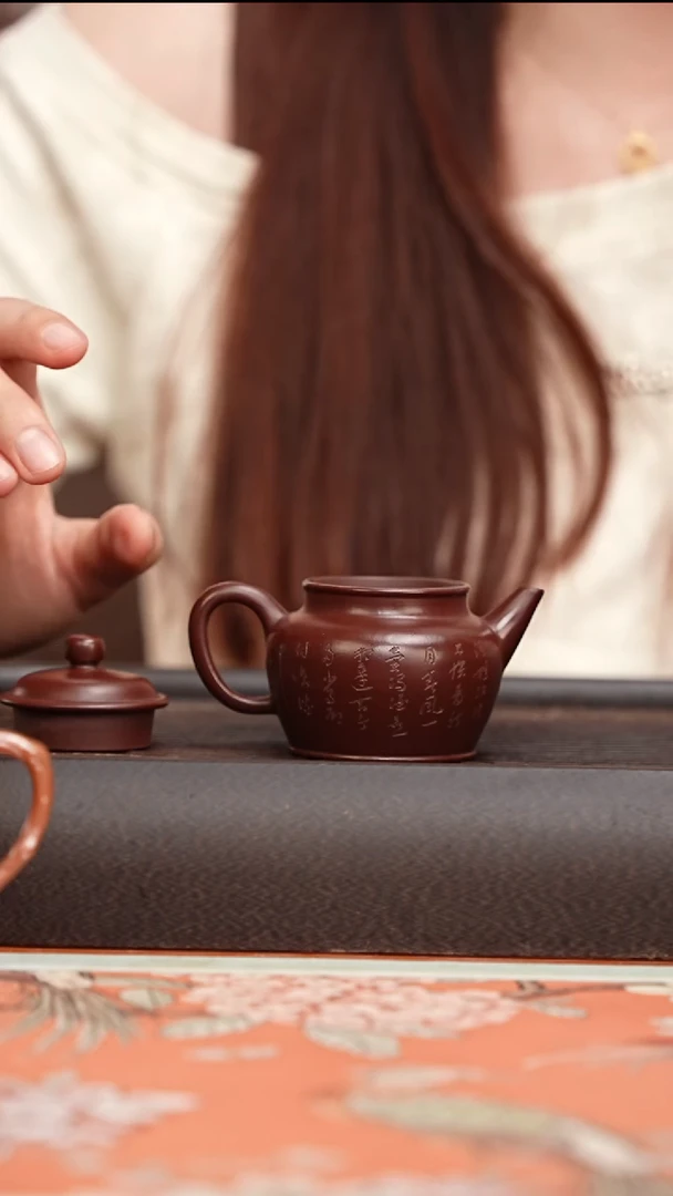 茶壶紫砂张健紫袍玉砂刻绘剑流德钟100cc