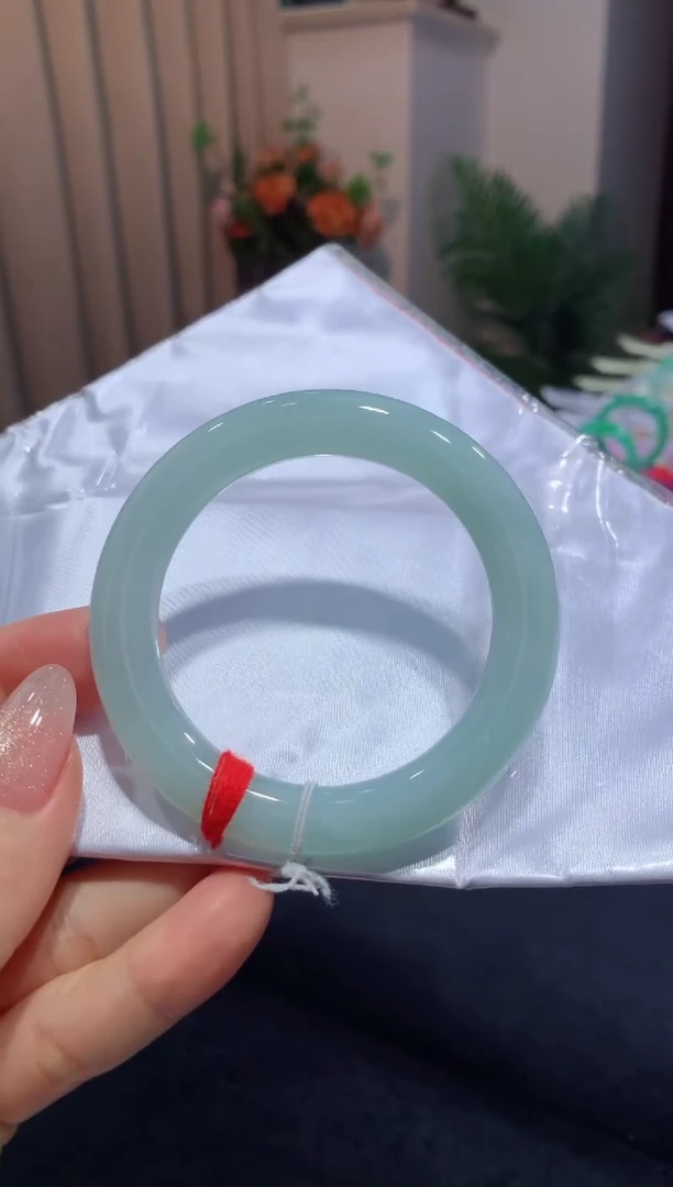 翡翠手镯未镶嵌晴底52