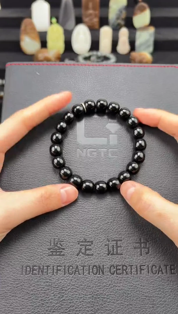未镶嵌和田玉挂件10mm黑青老型手串带大证