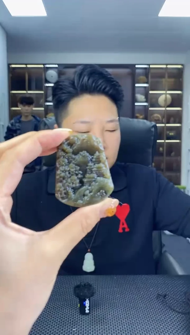 颈饰未镶嵌和田玉山水