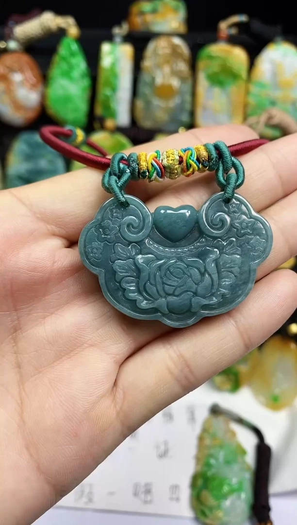 翡翠未镶嵌颈饰翡翠A货