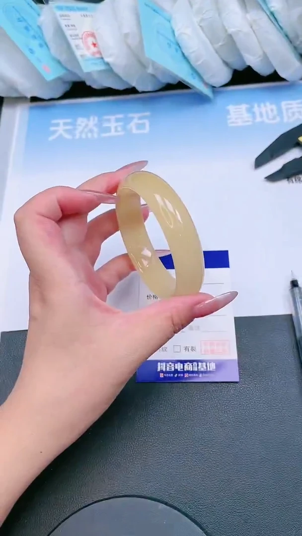 未镶嵌手镯石英质玉24T13-58