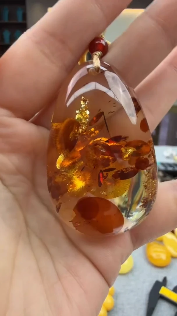 琥珀颈饰未镶嵌104秒拍号 假一罚三