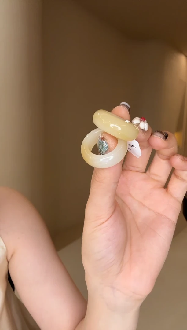 未镶嵌戒指和田玉15码俄糖白多样性发其一