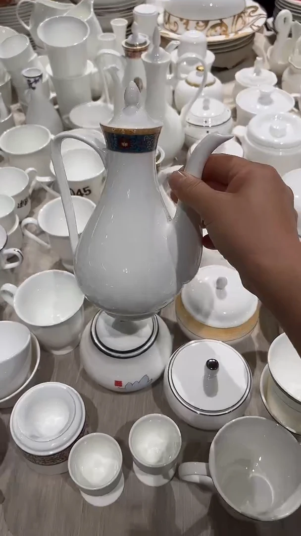 瓷缠枝莲酒壶隆达