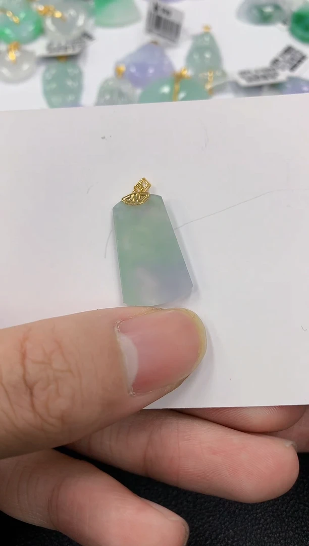 颈饰18K金镶嵌翡翠a货假一赔三支持复检百元上9元证书费自理