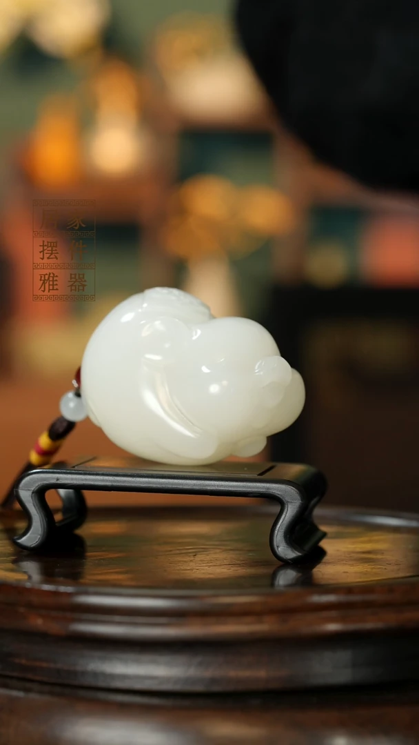 玉《纳福飞猪》摆件