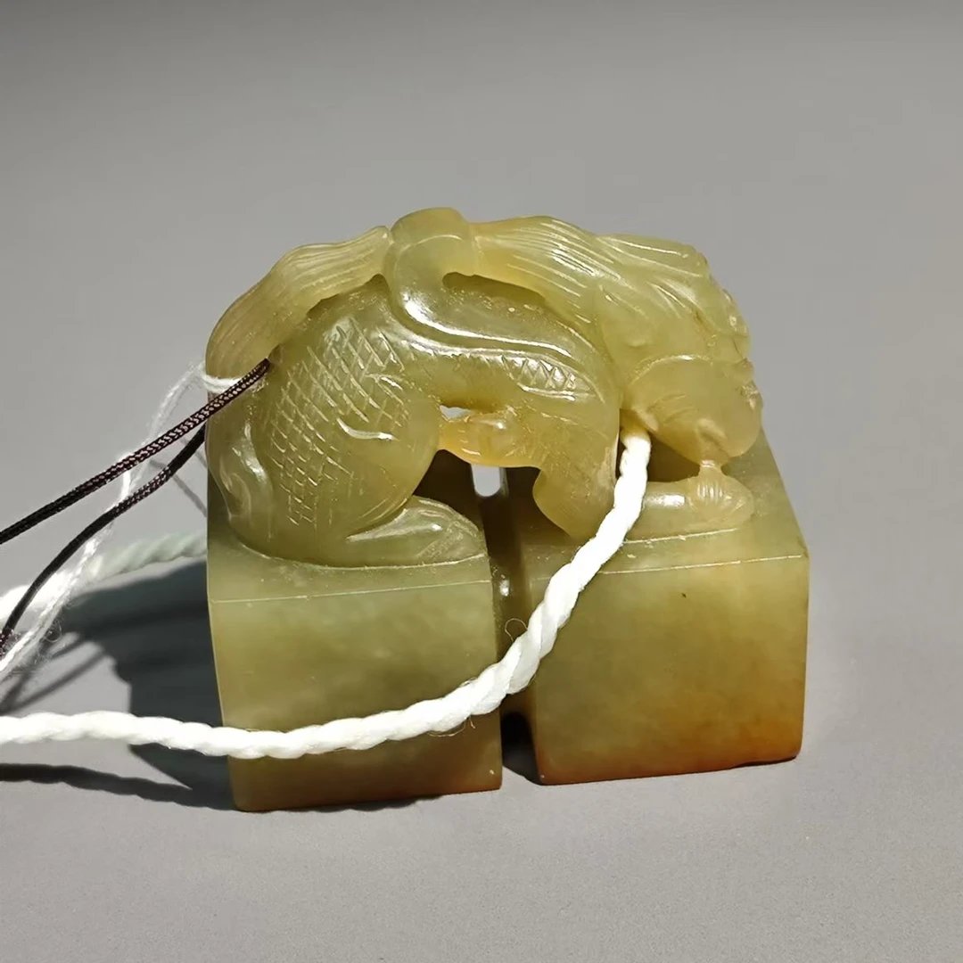 清代和田玉黄玉印章