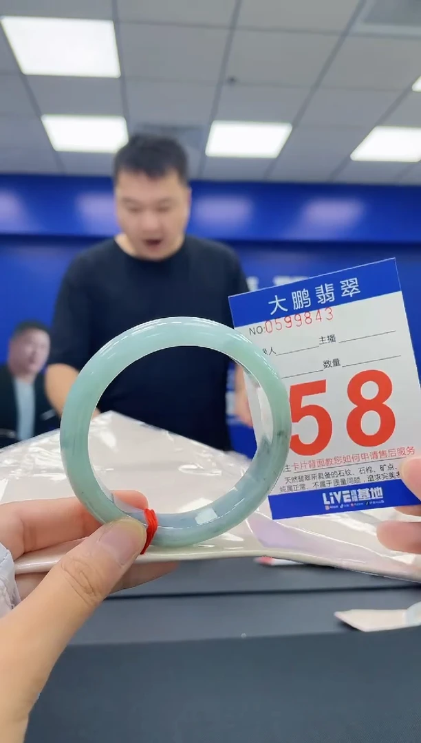 翡翠手镯未镶嵌AAAAAAAA