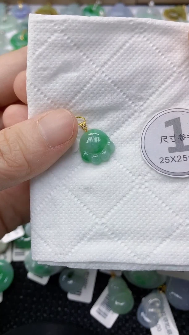 翡翠18K金镶嵌颈饰1111111111