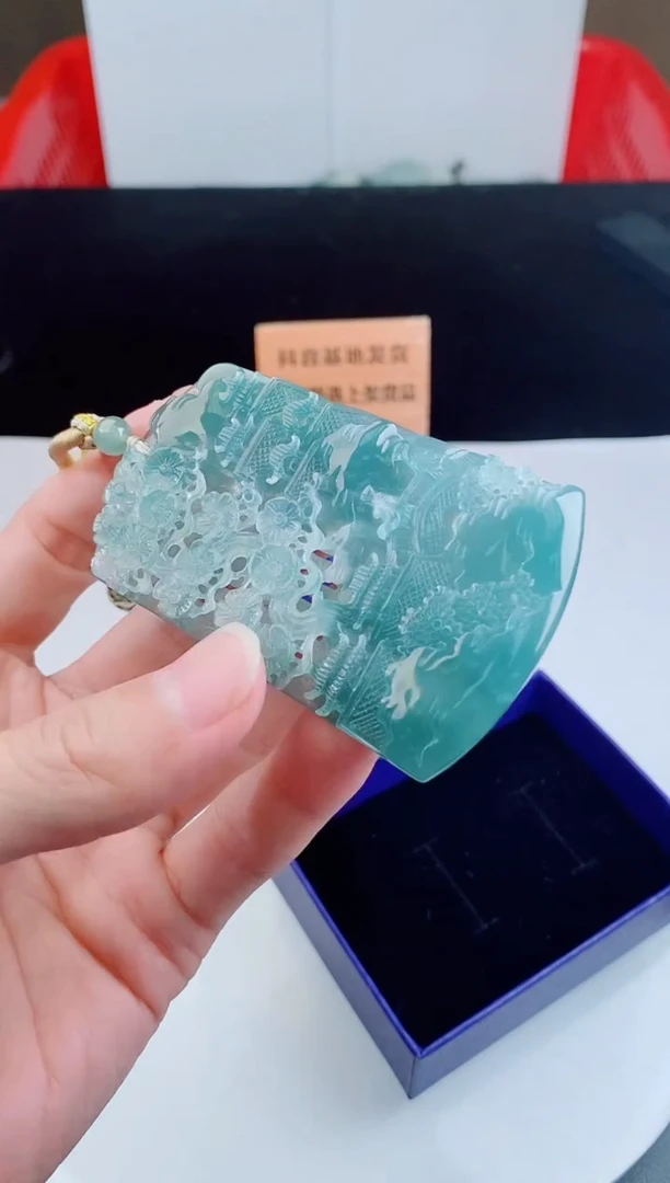 颈饰未镶嵌翡翠
