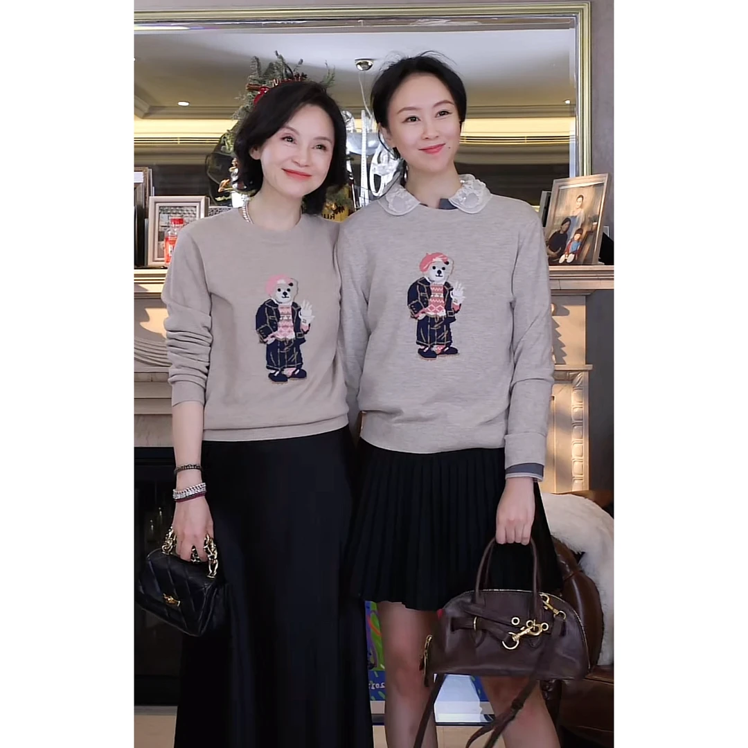 我是摩羯 桃花小熊 新澳100山羊绒圆领提花长袖针织衫