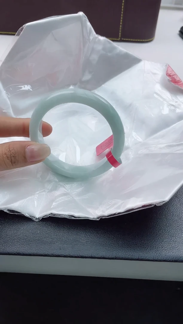 【闪购商品】翡翠手镯未镶嵌23翡翠手镯（微瑕）
