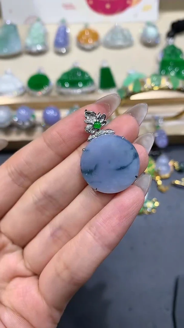 【闪购商品】翡翠吊坠(不含链)18K金镶嵌17团购